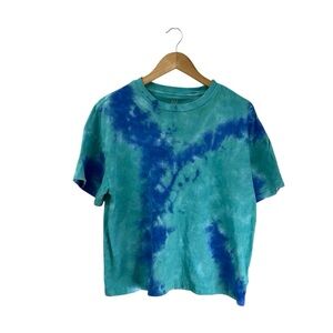 GAP Blue and Green Tie Dye Women’s short sleeve top.